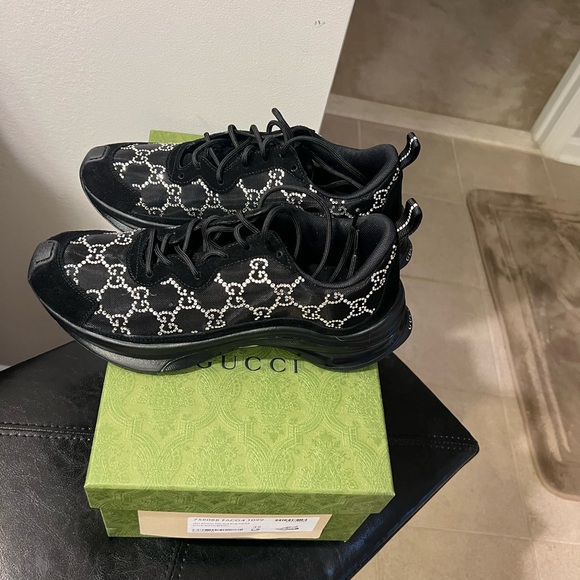 Gucci Women's Black Sneakers with White Pattern - Picture 3 of 5